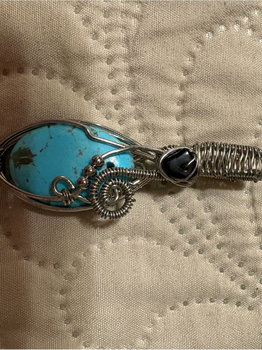 Handcrafted Silver Wire Turquoise Pendant Necklace with ónix